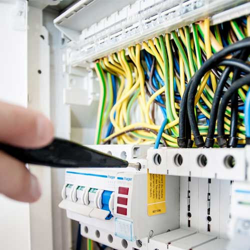 Electrician in constructii